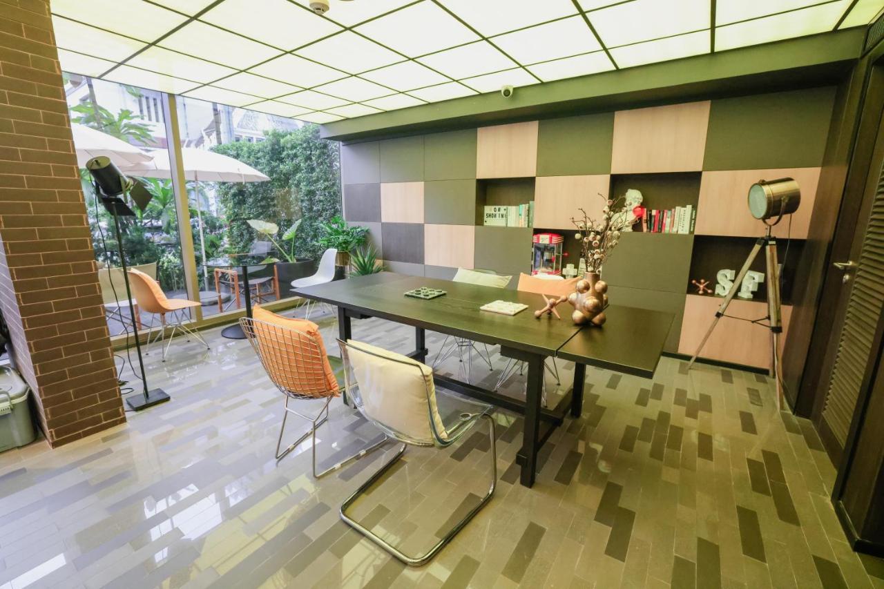 Seekers Finders Rama IV Hotel Surestay Collection By BW Bangkok Bagian luar foto