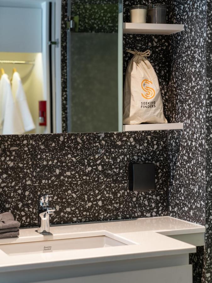 Seekers Finders Rama IV Hotel Surestay Collection By BW Bangkok Bagian luar foto