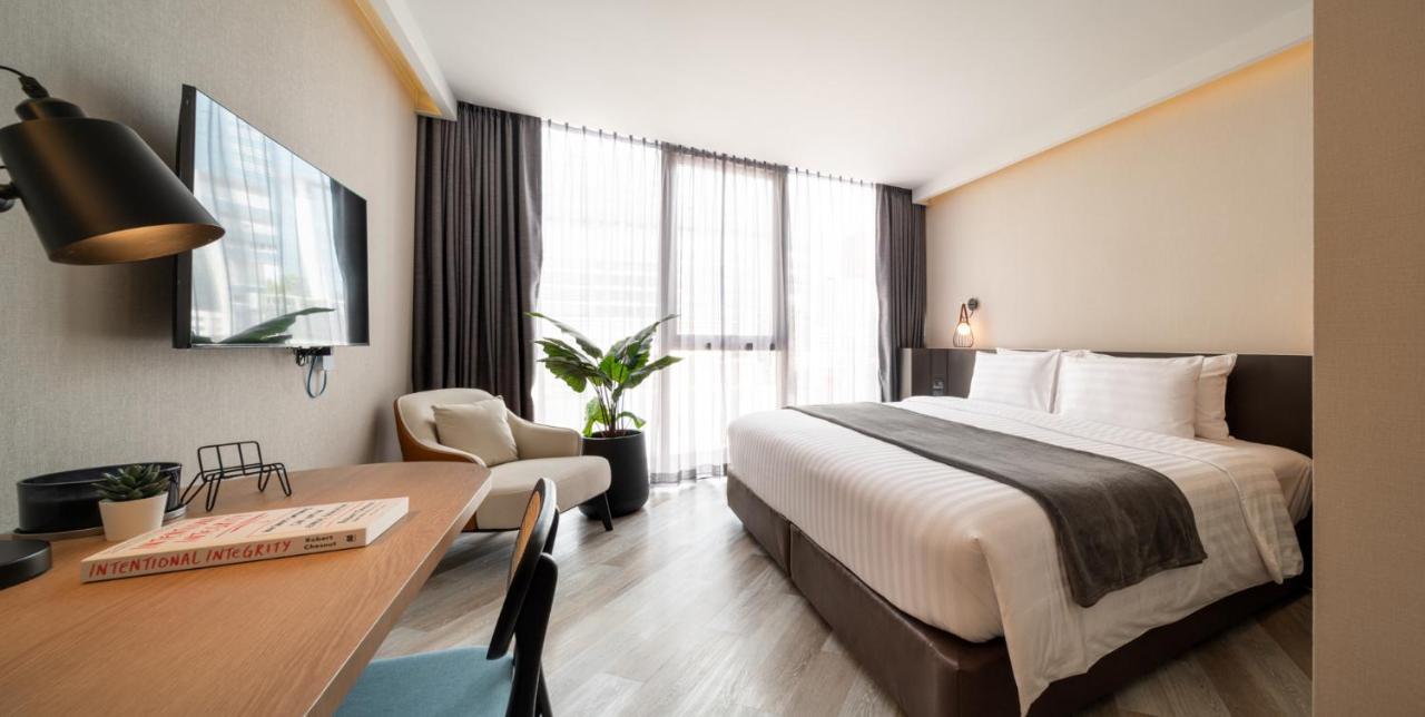 Seekers Finders Rama IV Hotel Surestay Collection By BW Bangkok Bagian luar foto