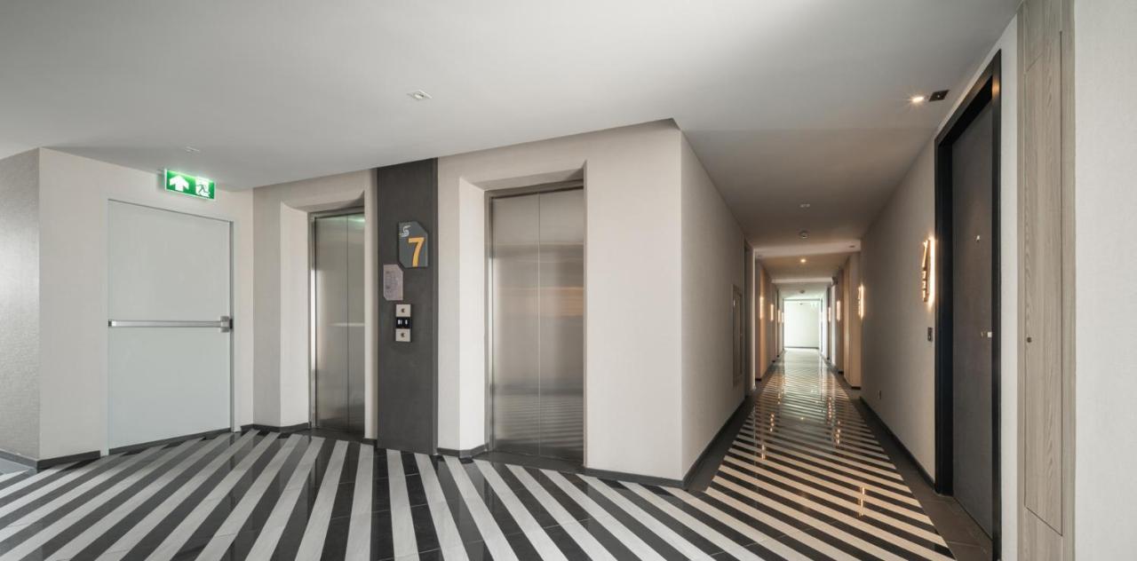Seekers Finders Rama IV Hotel Surestay Collection By BW Bangkok Bagian luar foto