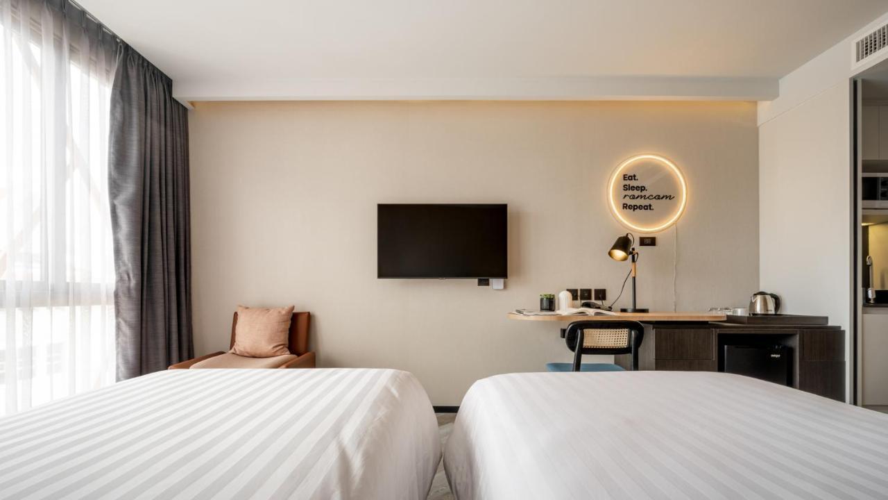 Seekers Finders Rama IV Hotel Surestay Collection By BW Bangkok Bagian luar foto
