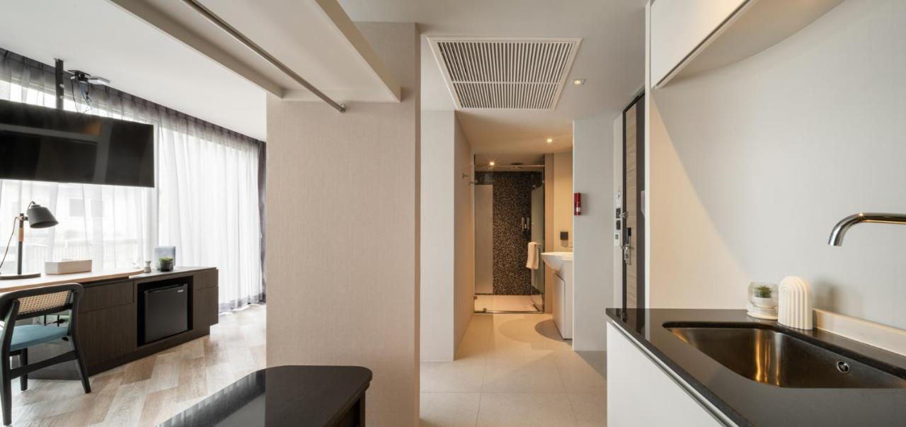 Seekers Finders Rama IV Hotel Surestay Collection By BW Bangkok Bagian luar foto