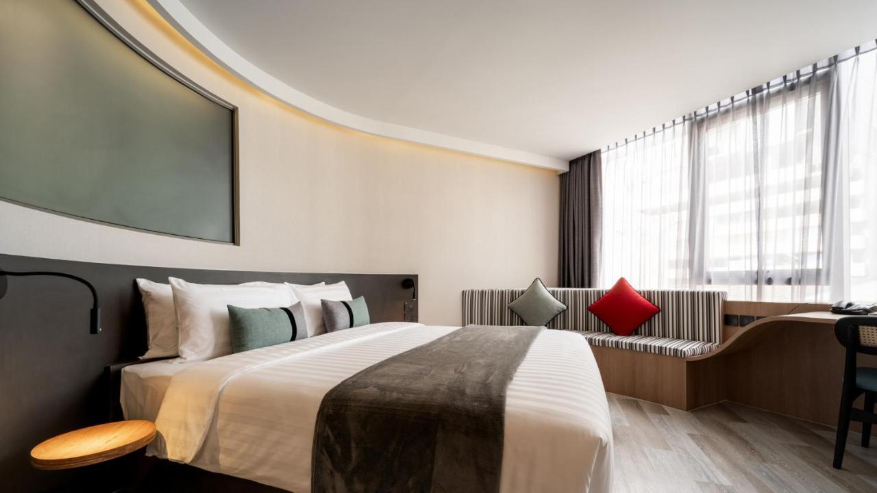 Seekers Finders Rama IV Hotel Surestay Collection By BW Bangkok Bagian luar foto