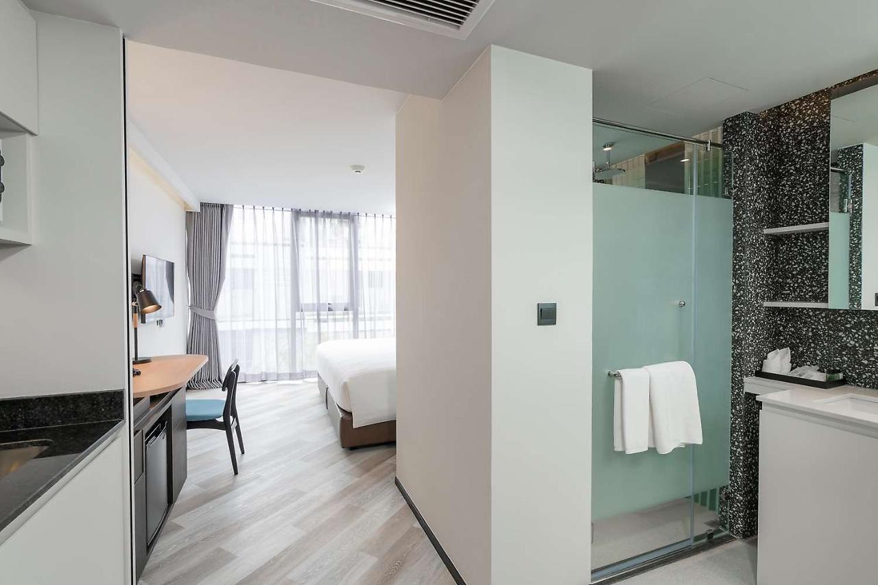 Seekers Finders Rama IV Hotel Surestay Collection By BW Bangkok Bagian luar foto