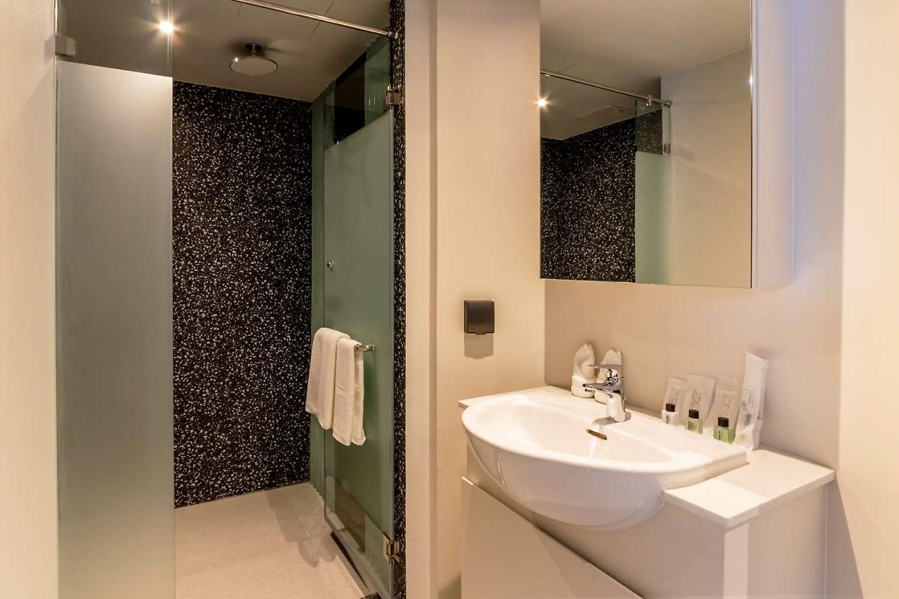 Seekers Finders Rama IV Hotel Surestay Collection By BW Bangkok Bagian luar foto