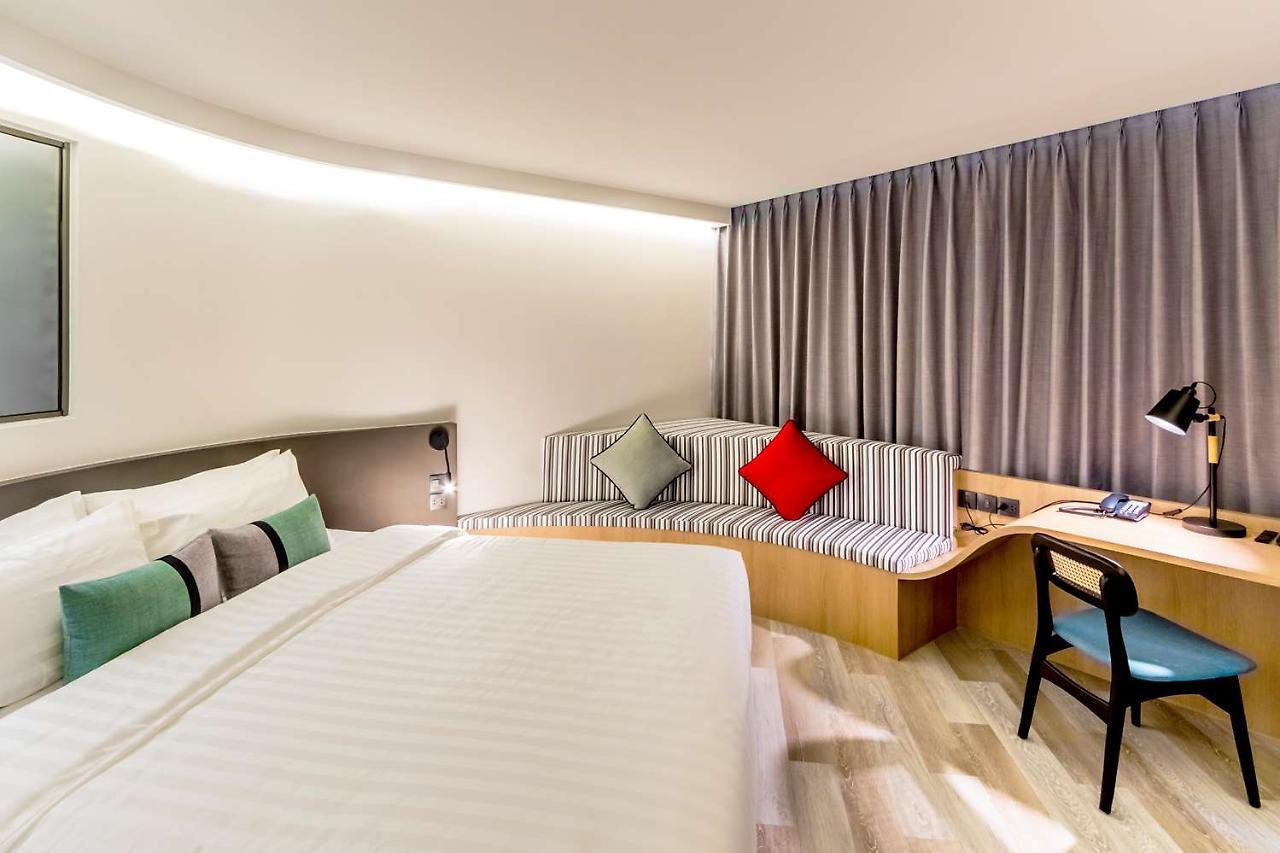 Seekers Finders Rama IV Hotel Surestay Collection By BW Bangkok Bagian luar foto