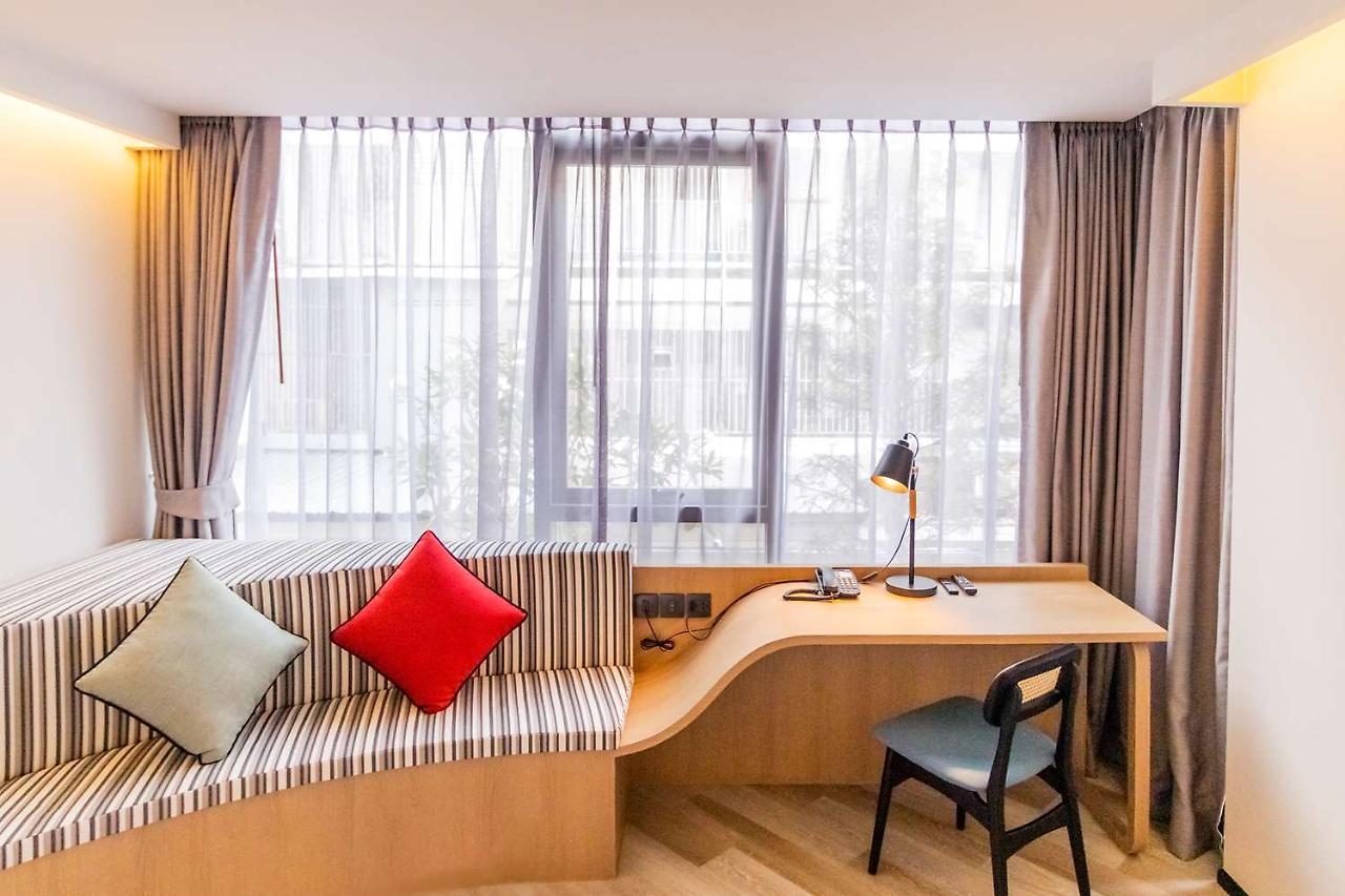Seekers Finders Rama IV Hotel Surestay Collection By BW Bangkok Bagian luar foto